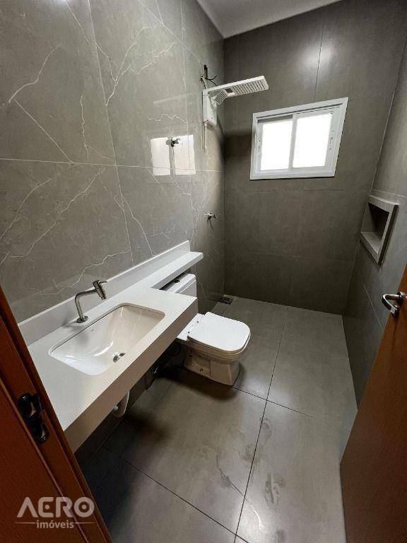 Casa à venda com 3 quartos, 143m² - Foto 2