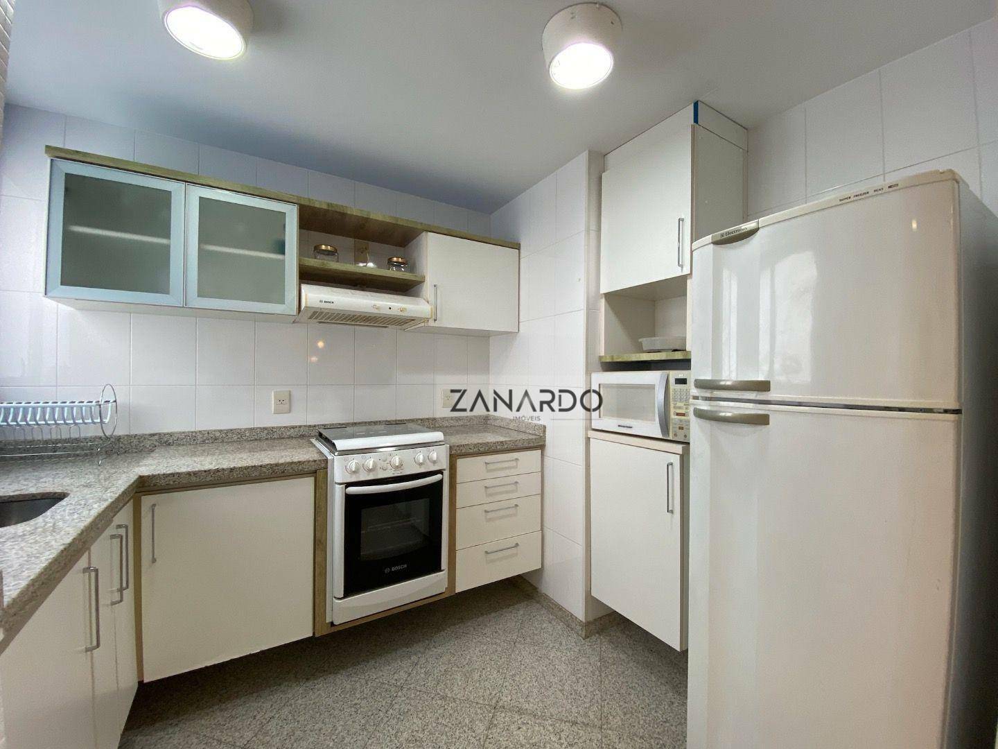 Apartamento à venda com 3 quartos, 121m² - Foto 19