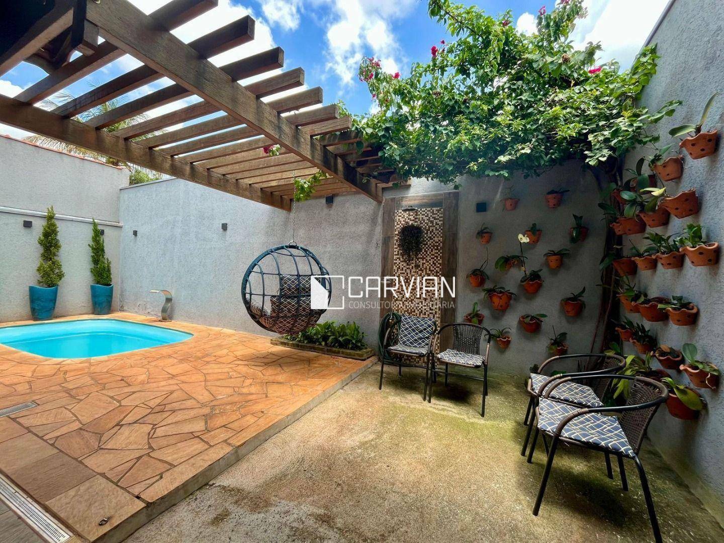 Casa à venda com 3 quartos, 157m² - Foto 1