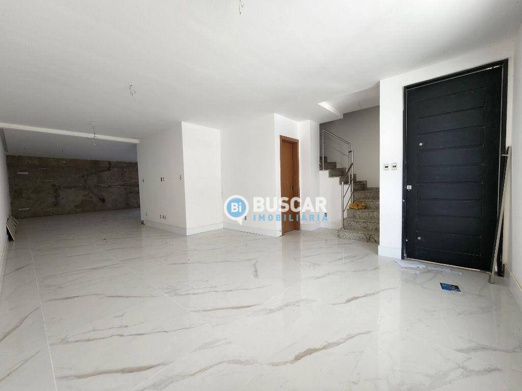 Casa de Condomínio à venda com 3 quartos, 230m² - Foto 3