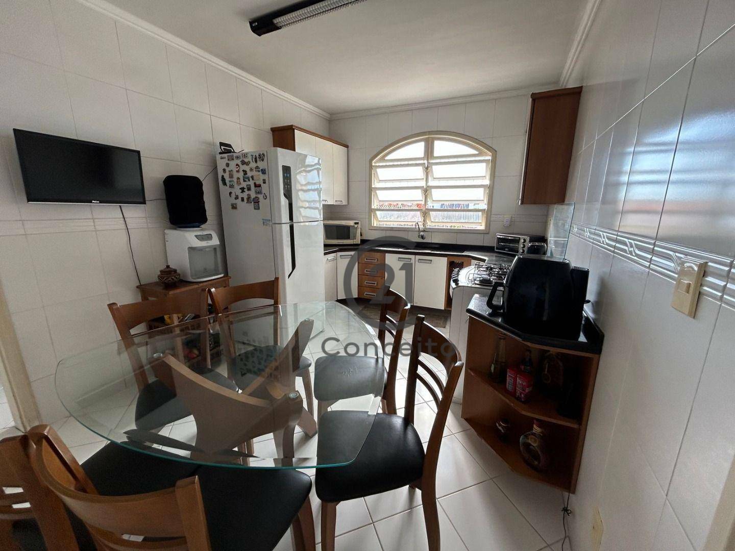 Casa à venda com 4 quartos, 211m² - Foto 15