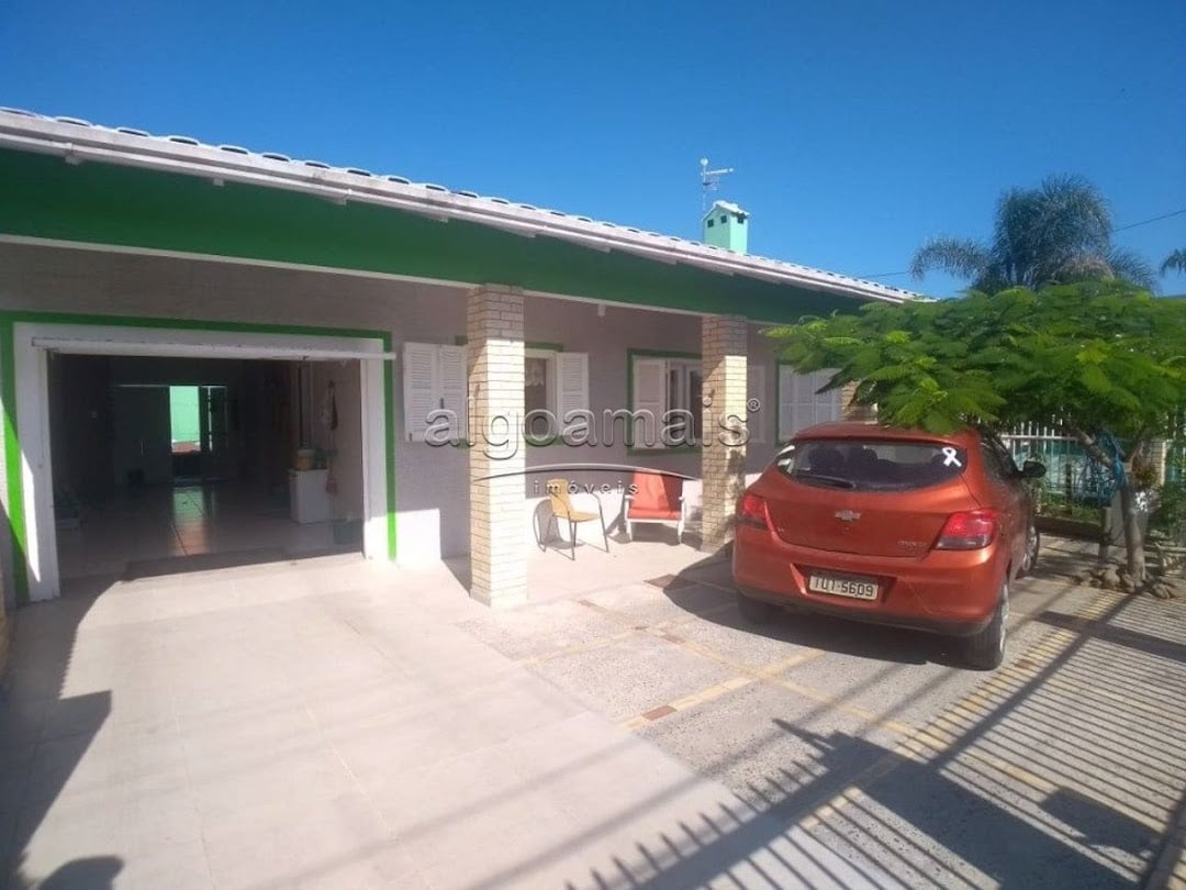 Casa à venda com 4 quartos, 220m² - Foto 1