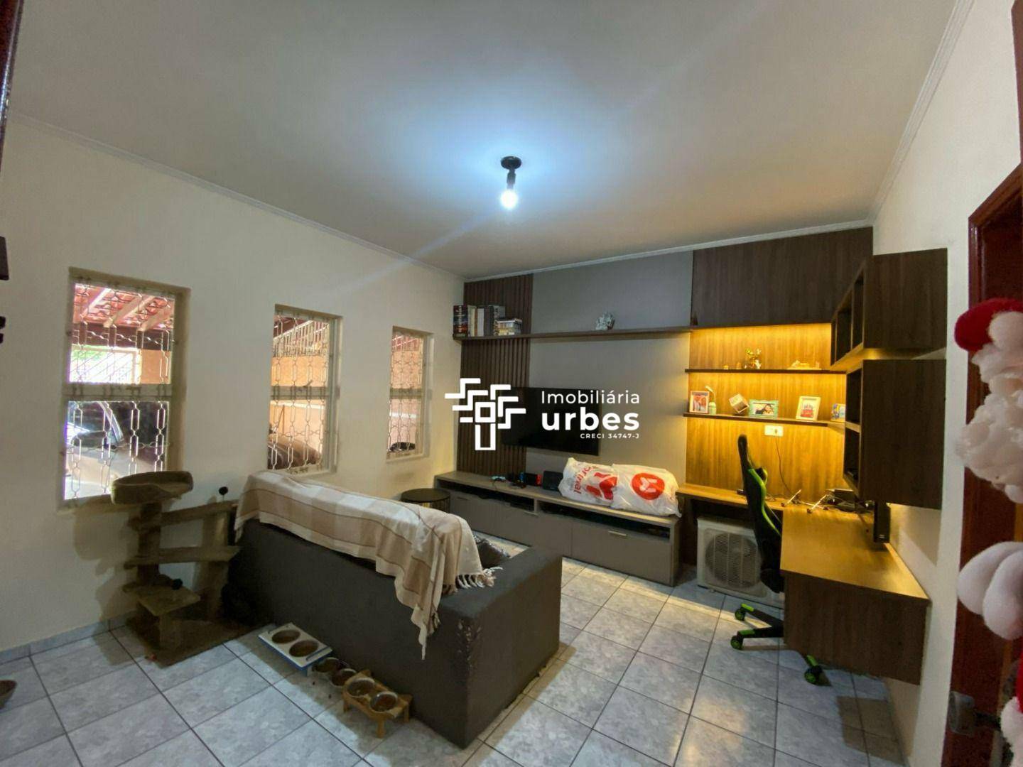 Casa à venda com 2 quartos, 135m² - Foto 1