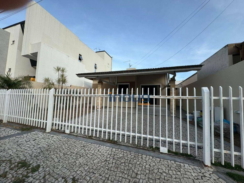 Casa de Condomínio à venda com 3 quartos, 150m² - Foto 2