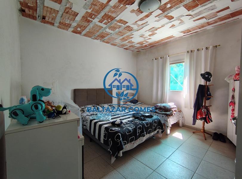 Casa à venda com 1 quarto, 200m² - Foto 2