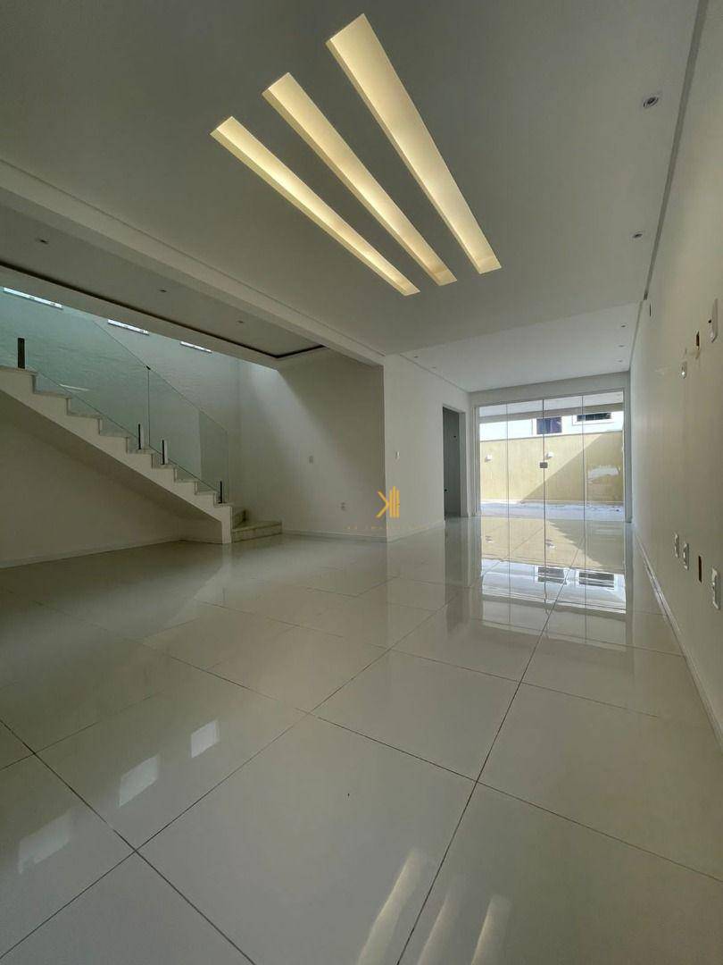 Casa à venda com 3 quartos, 230m² - Foto 4