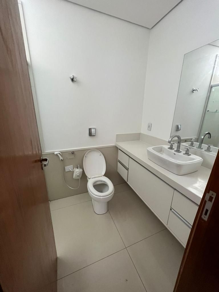 Casa à venda com 3 quartos, 200m² - Foto 2