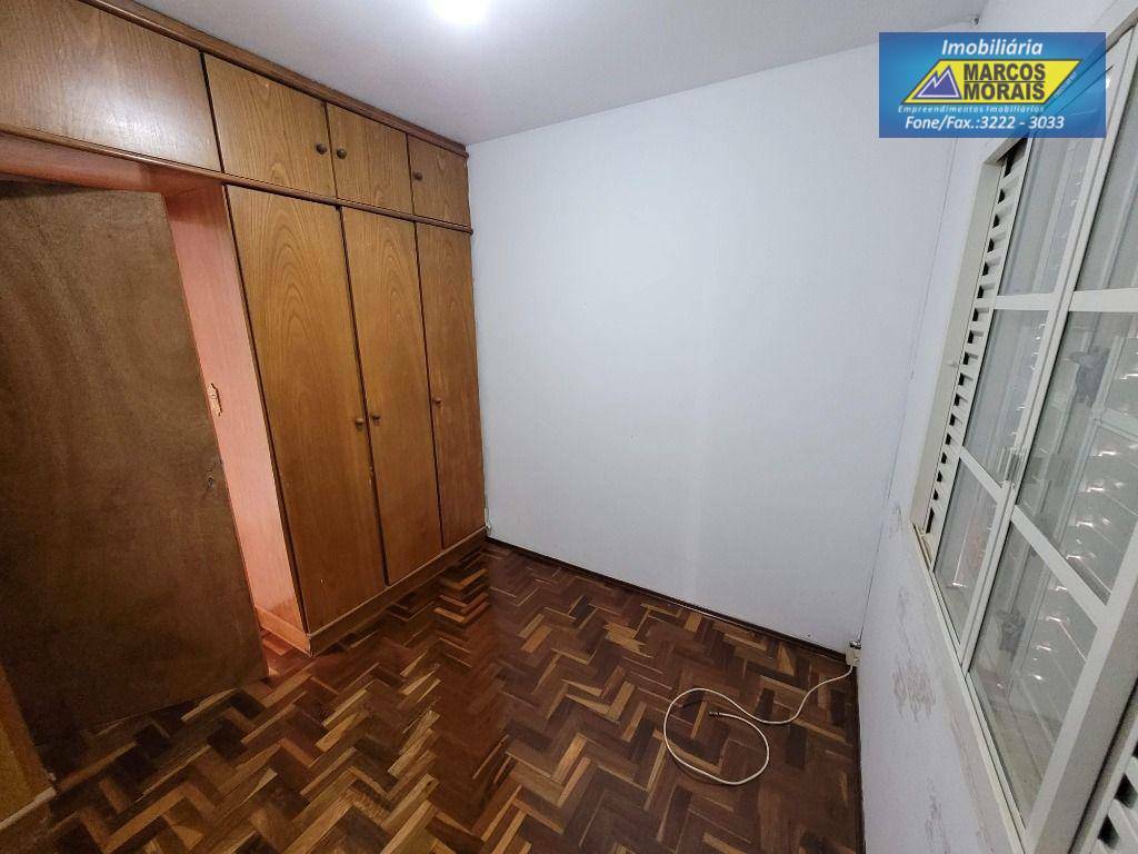 Casa para alugar com 4 quartos, 200m² - Foto 11