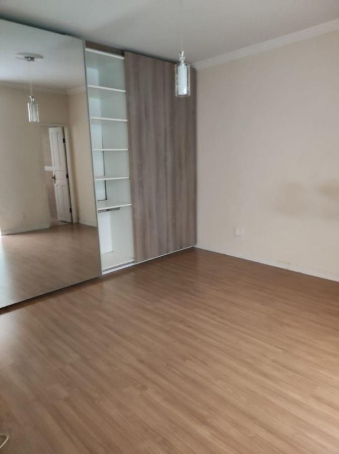 Casa à venda com 3 quartos, 240m² - Foto 2