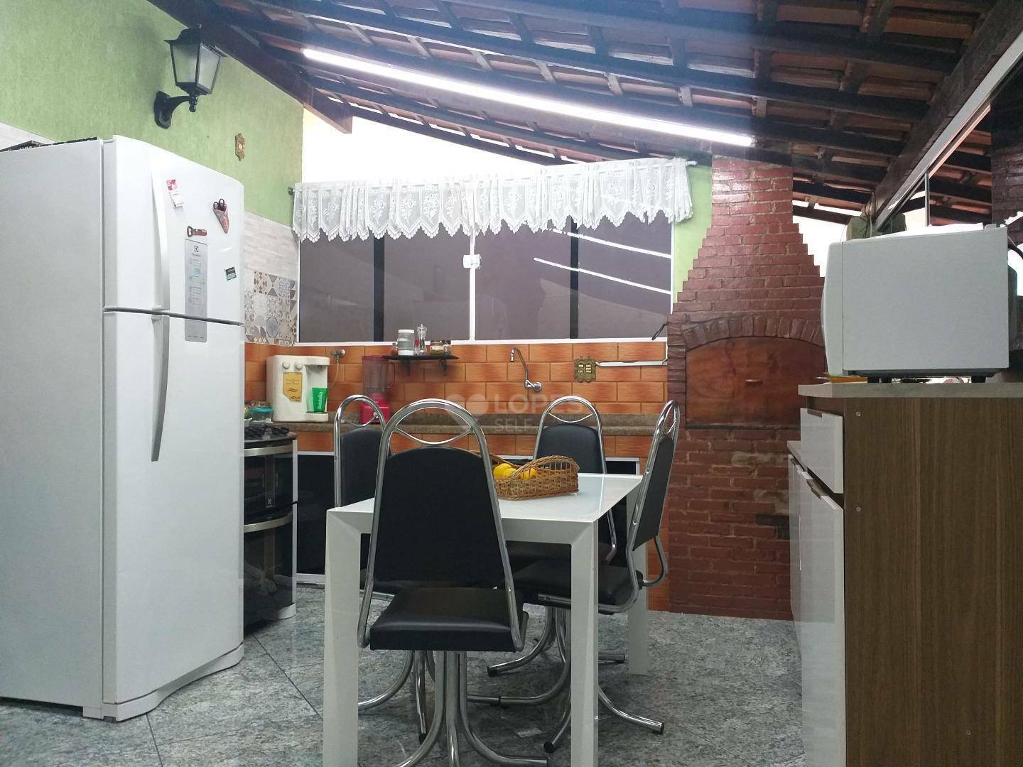 Casa à venda com 2 quartos, 200m² - Foto 14