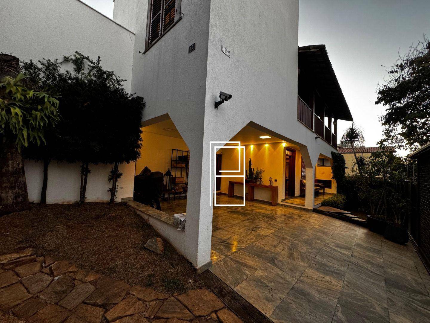 Casa à venda com 4 quartos, 300m² - Foto 4