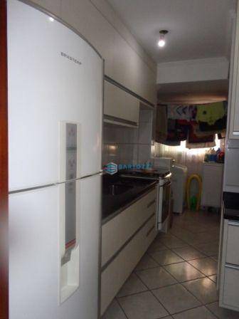 Apartamento à venda com 2 quartos, 70m² - Foto 3