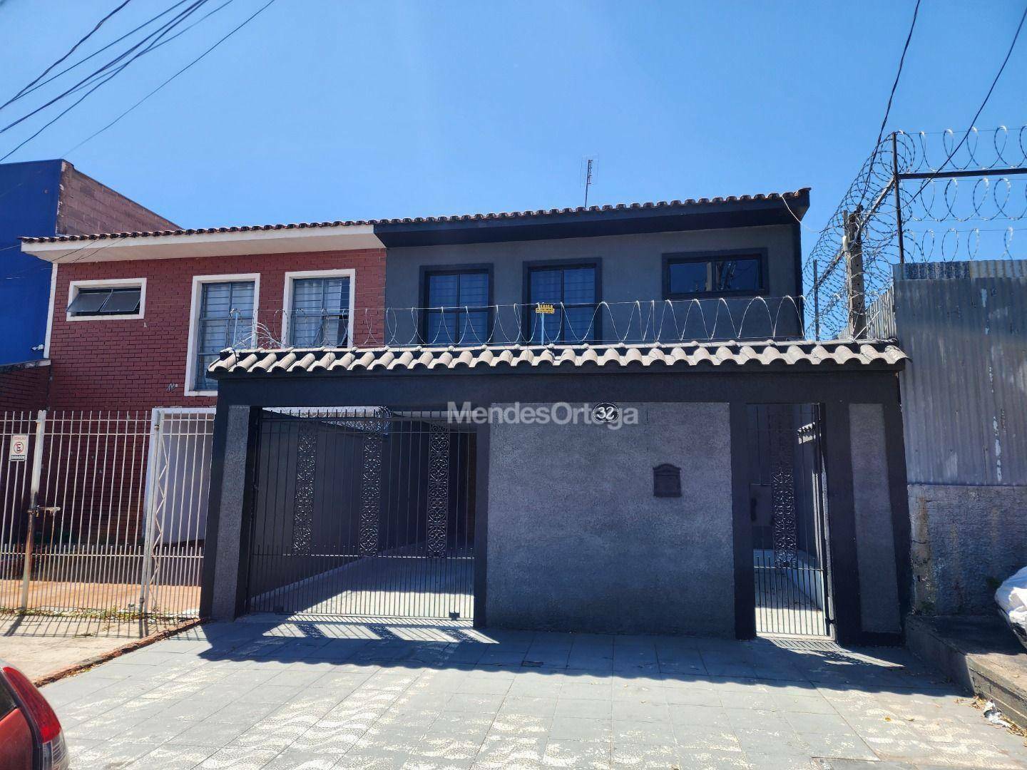 Casa, 3 quartos, 232 m² - Foto 1