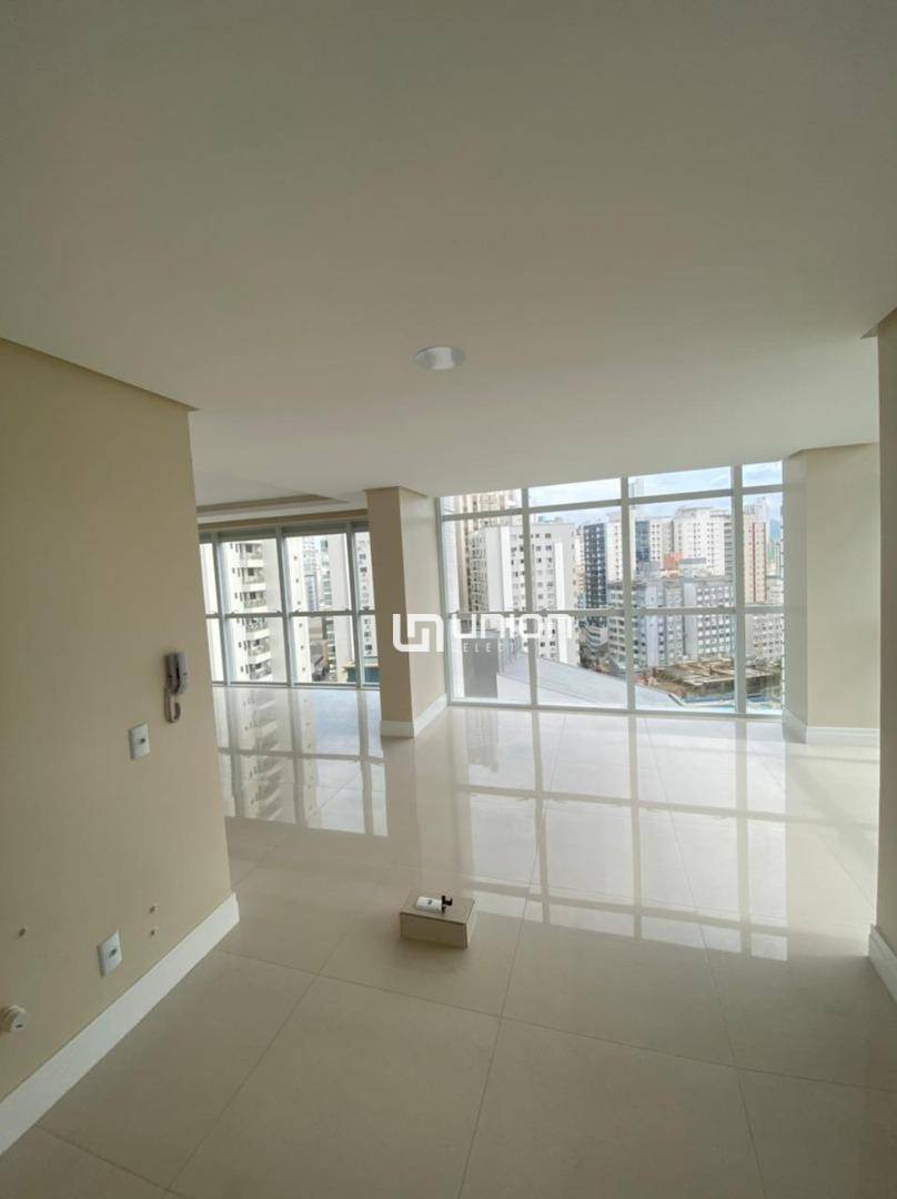 Apartamento à venda com 4 quartos, 143m² - Foto 3