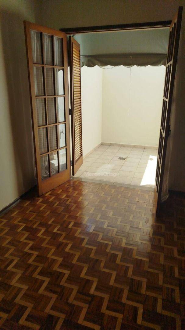 Casa para alugar com 3 quartos, 250m² - Foto 22