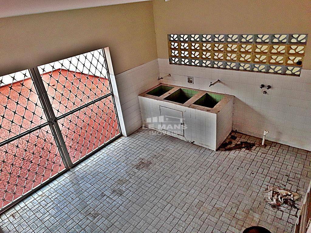 Casa à venda com 3 quartos, 310m² - Foto 10