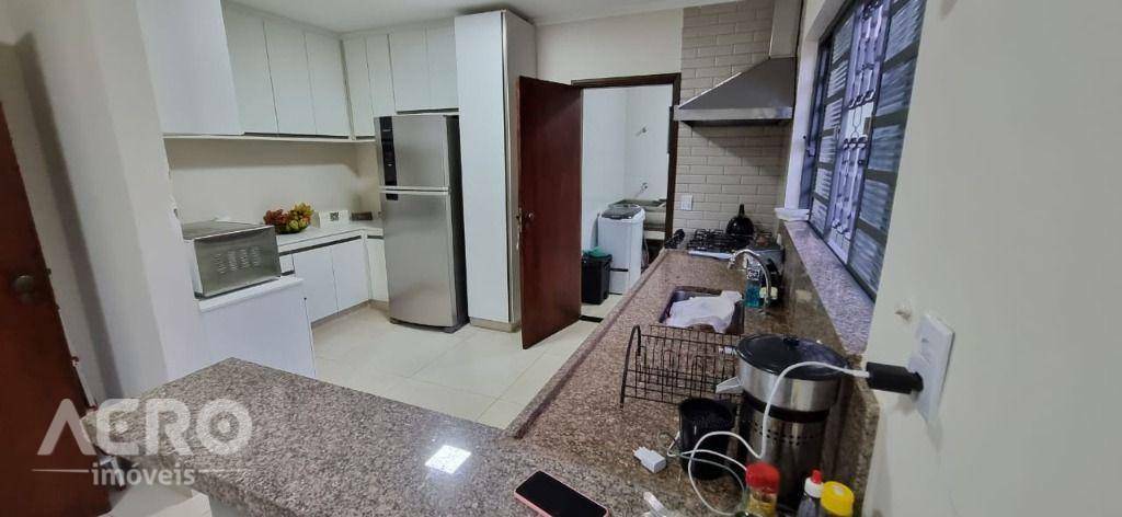 Casa à venda com 3 quartos, 280m² - Foto 6