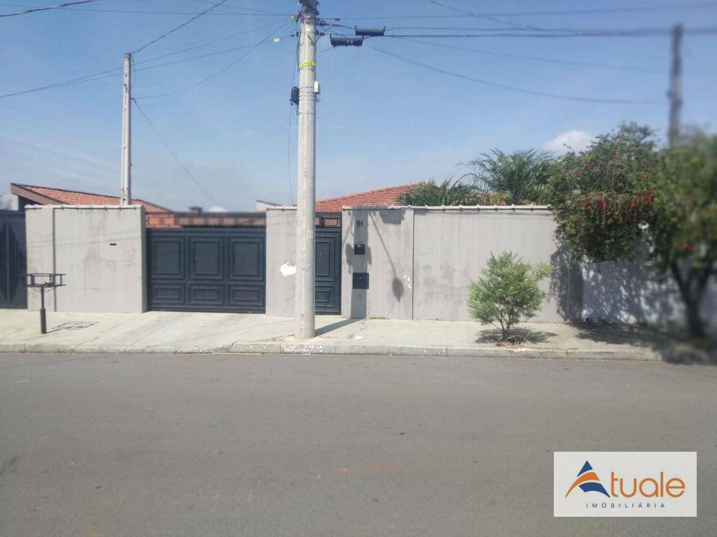 Casa à venda com 3 quartos, 240m² - Foto 1