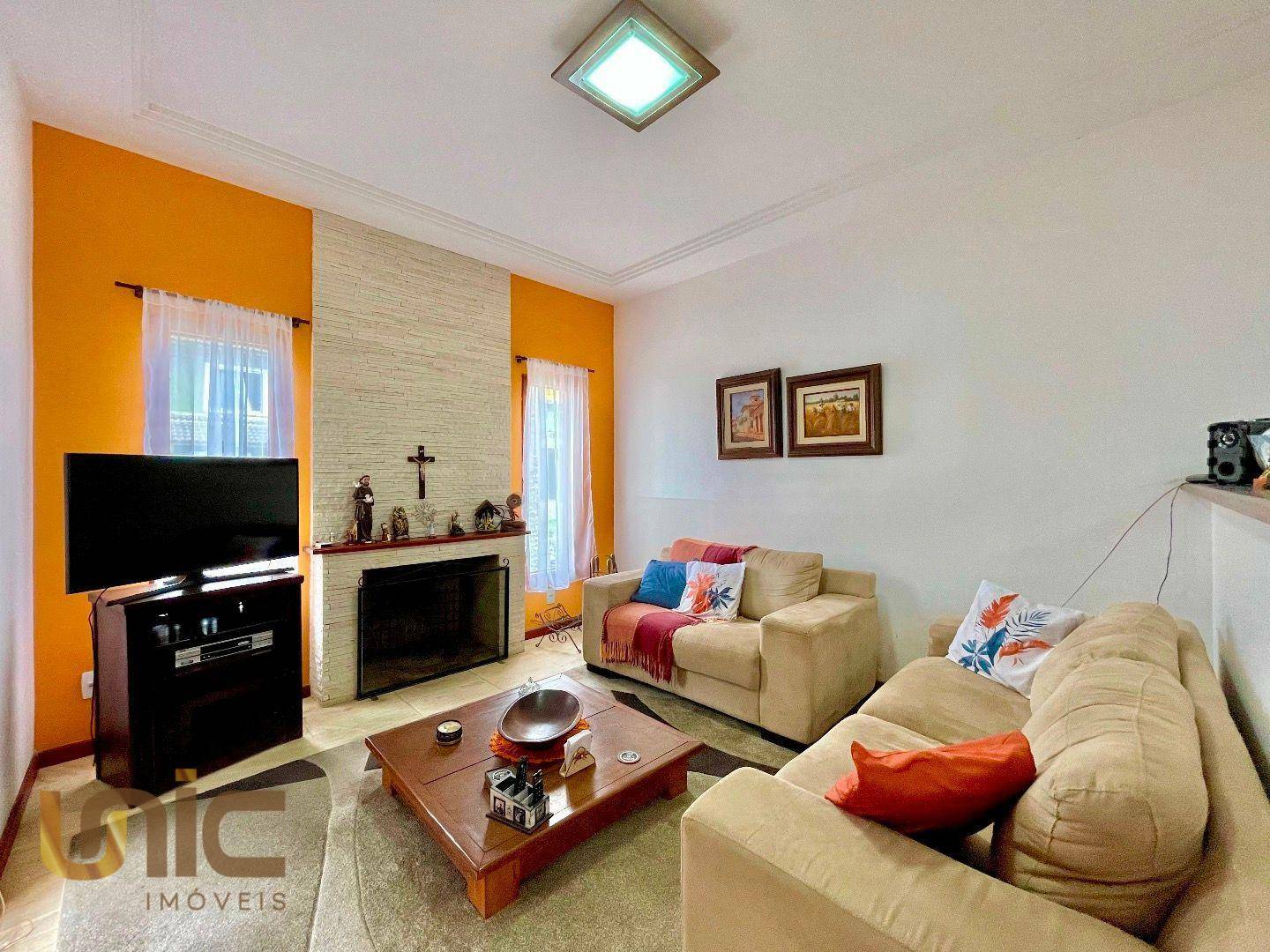Casa de Condomínio à venda com 3 quartos, 220m² - Foto 2