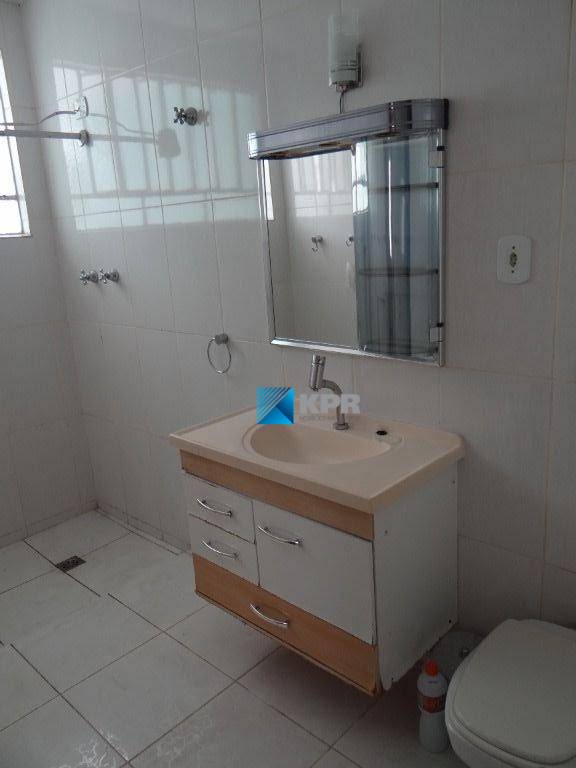 Casa para alugar com 4 quartos, 257m² - Foto 25