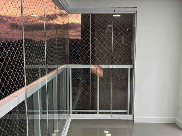 Apartamento à venda com 3 quartos, 97m² - Foto 2