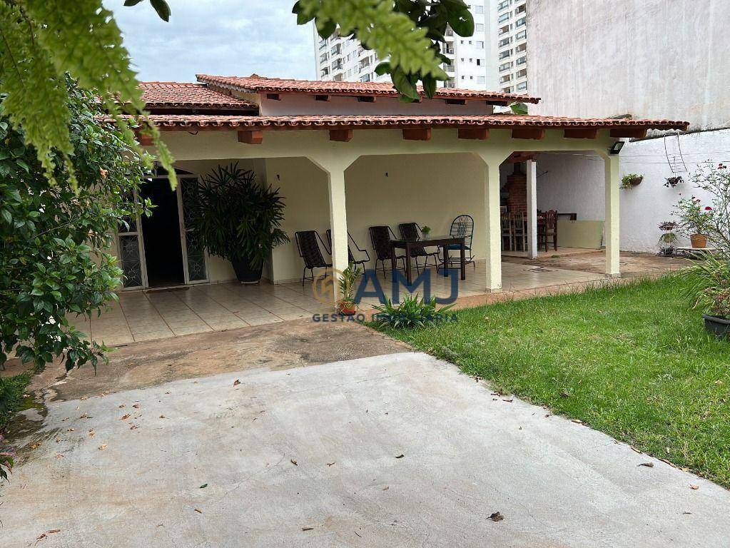 Casa à venda com 3 quartos, 191m² - Foto 1