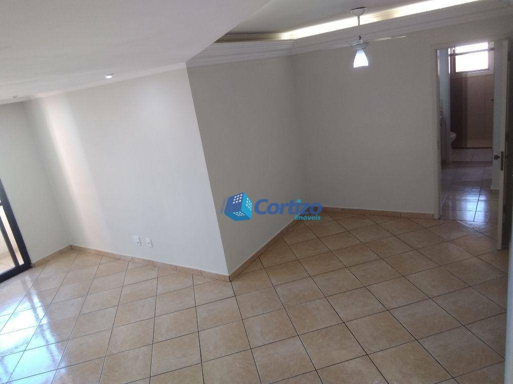 Apartamento para alugar com 3 quartos, 96m² - Foto 2