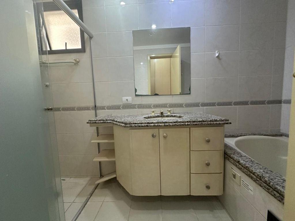 Apartamento para alugar com 4 quartos, 137m² - Foto 12