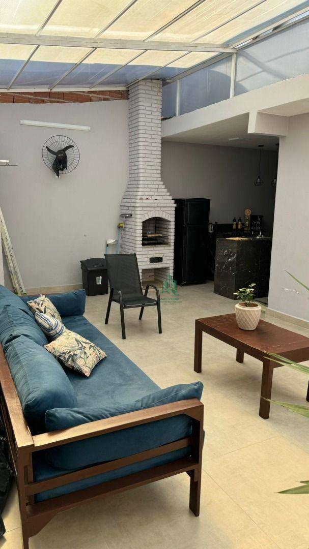 Casa à venda com 3 quartos, 160m² - Foto 1