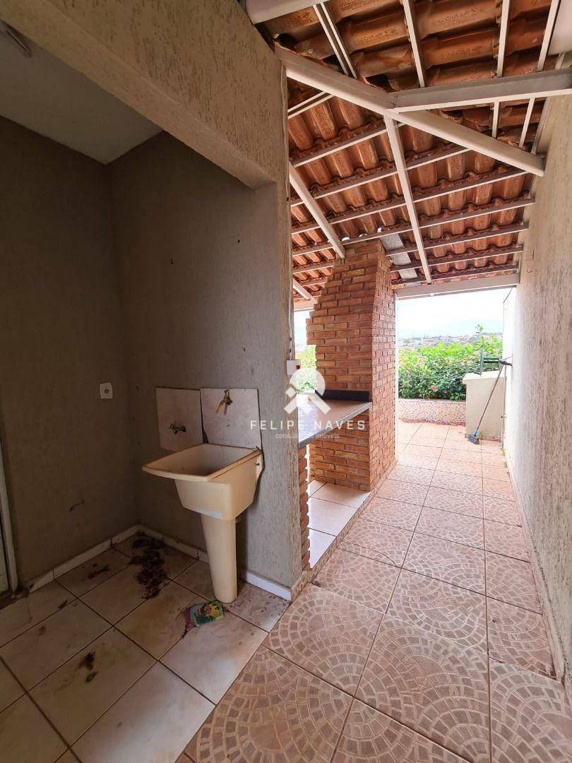 Casa à venda com 3 quartos, 30m² - Foto 4