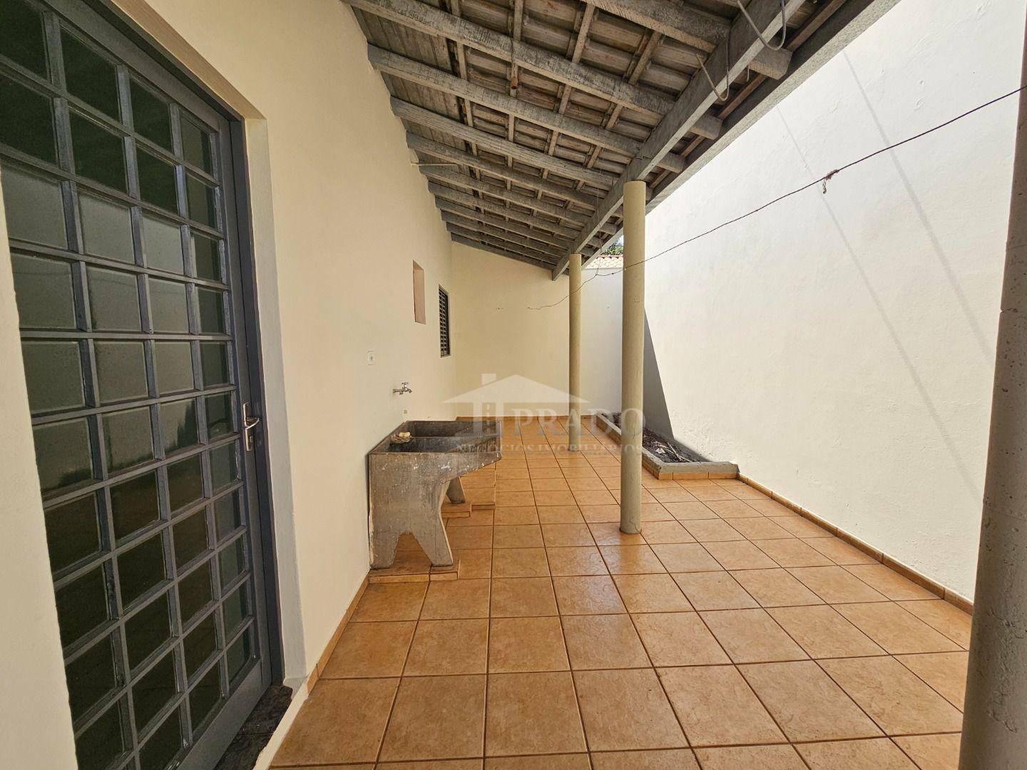 Casa para alugar com 2 quartos, 80m² - Foto 8