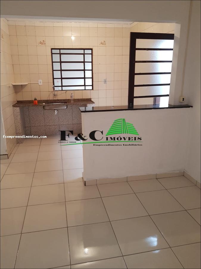 Casa à venda com 2 quartos, 200m² - Foto 1