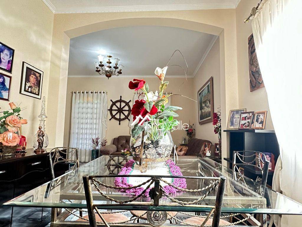 Casa à venda com 3 quartos, 200m² - Foto 4