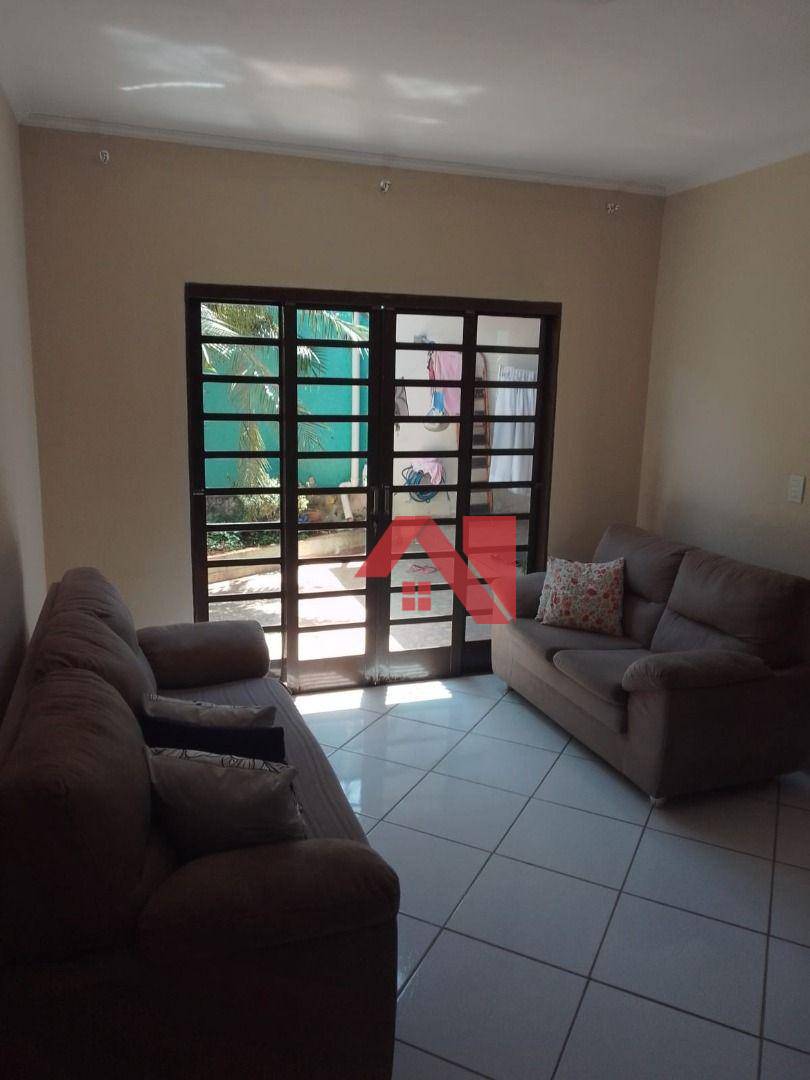 Casa à venda com 3 quartos, 170m² - Foto 1