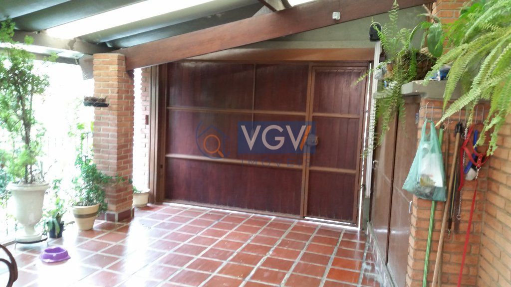 Casa à venda com 4 quartos, 200m² - Foto 2