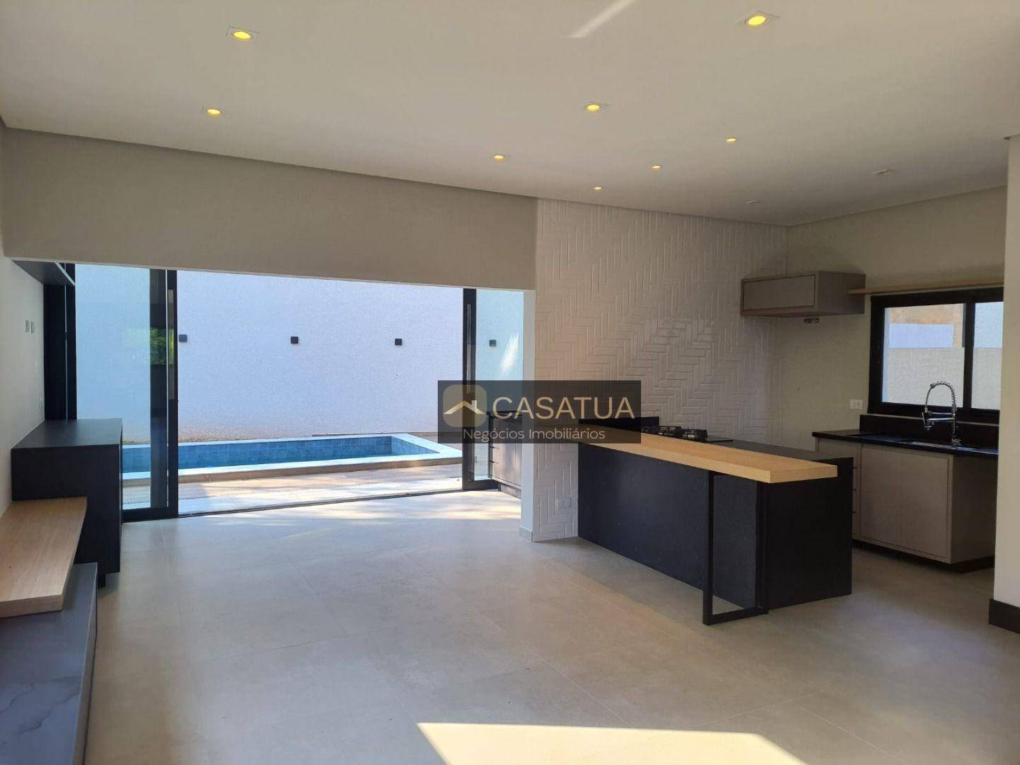 Casa à venda com 3 quartos, 232m² - Foto 4