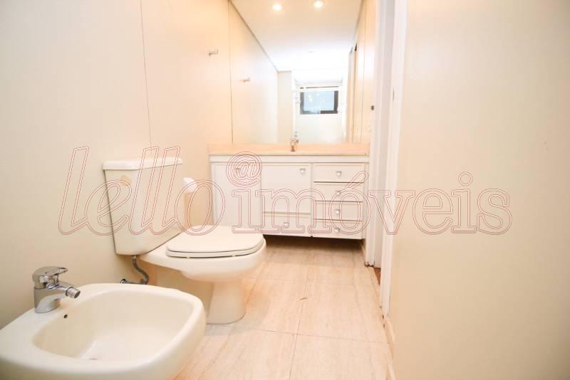 Apartamento para alugar com 4 quartos, 240m² - Foto 11