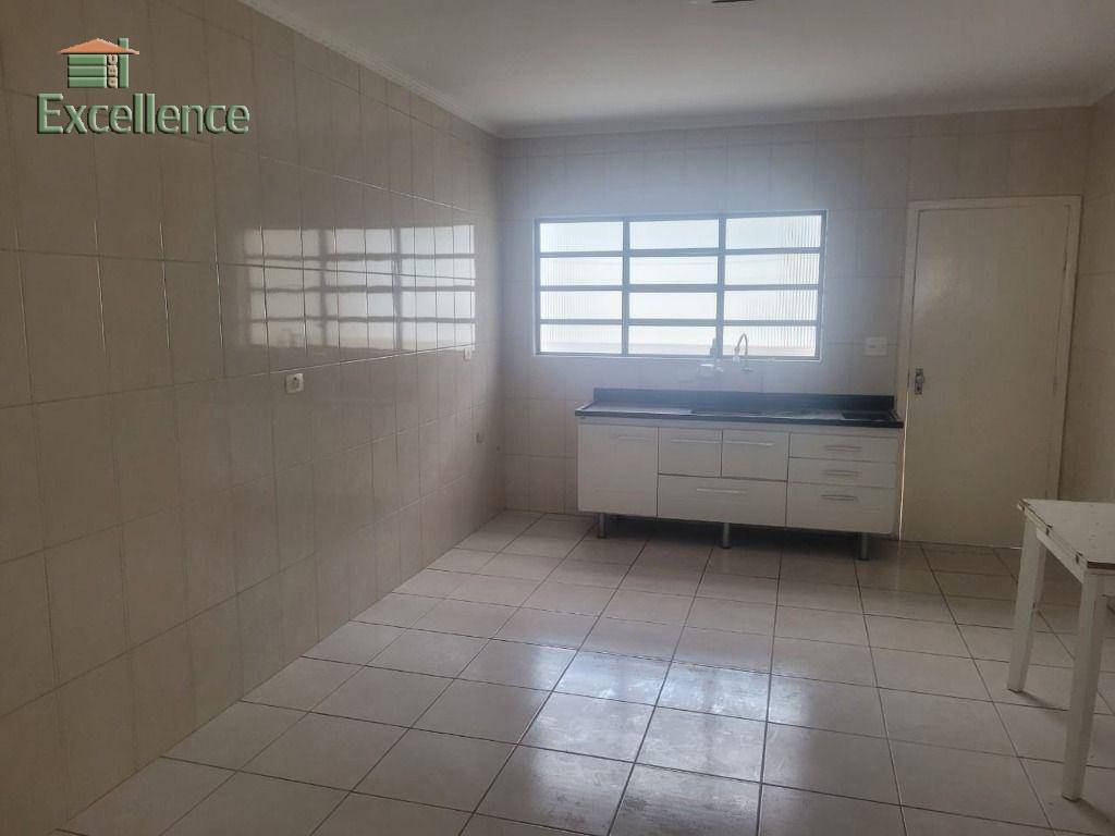 Casa para alugar com 2 quartos, 105m² - Foto 3