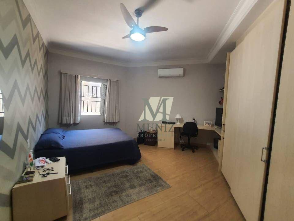 Casa à venda com 3 quartos, 300m² - Foto 11