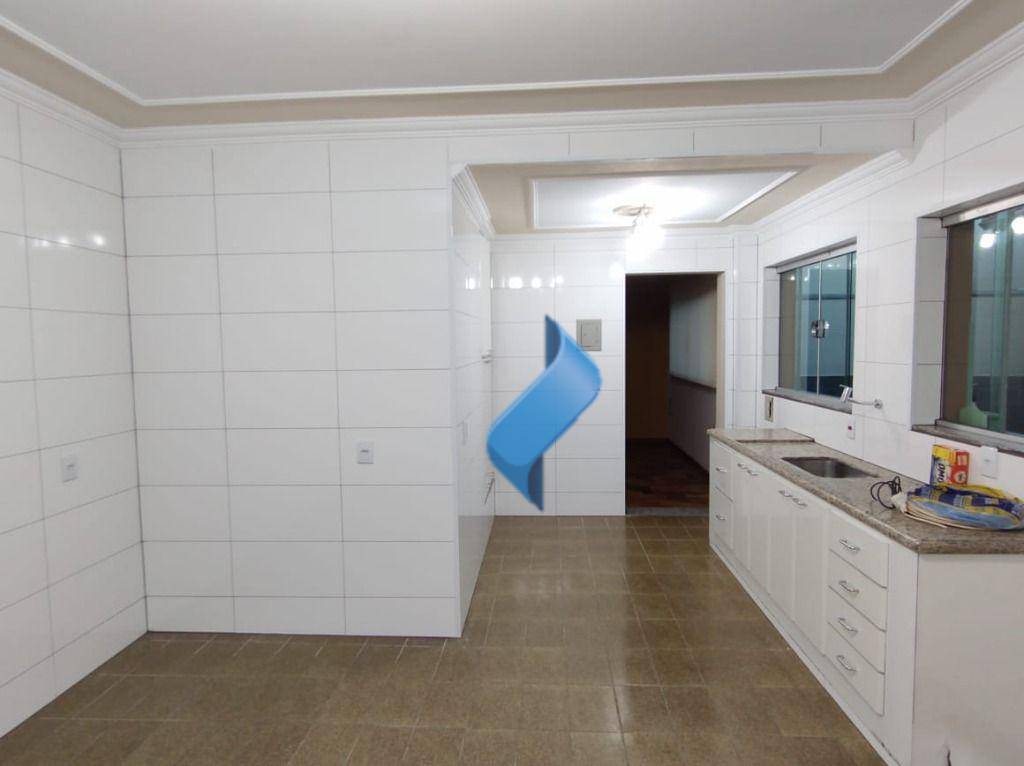 Casa à venda com 3 quartos, 250m² - Foto 7