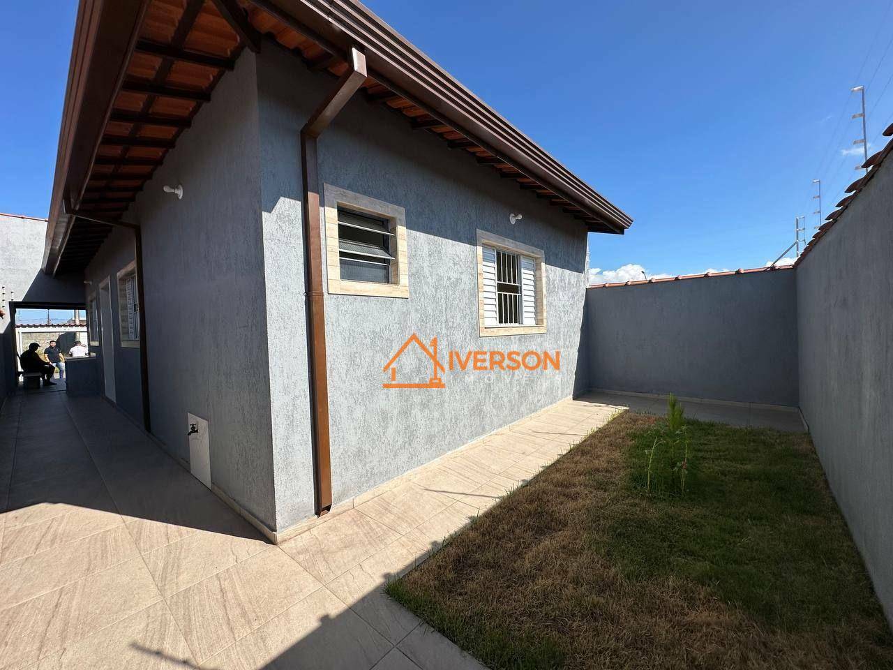 Casa à venda com 2 quartos, 90m² - Foto 2