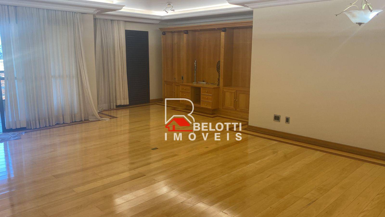 Apartamento à venda com 3 quartos, 207m² - Foto 1