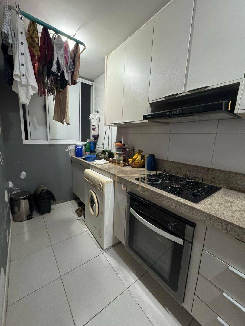 Apartamento à venda com 2 quartos, 1m² - Foto 2