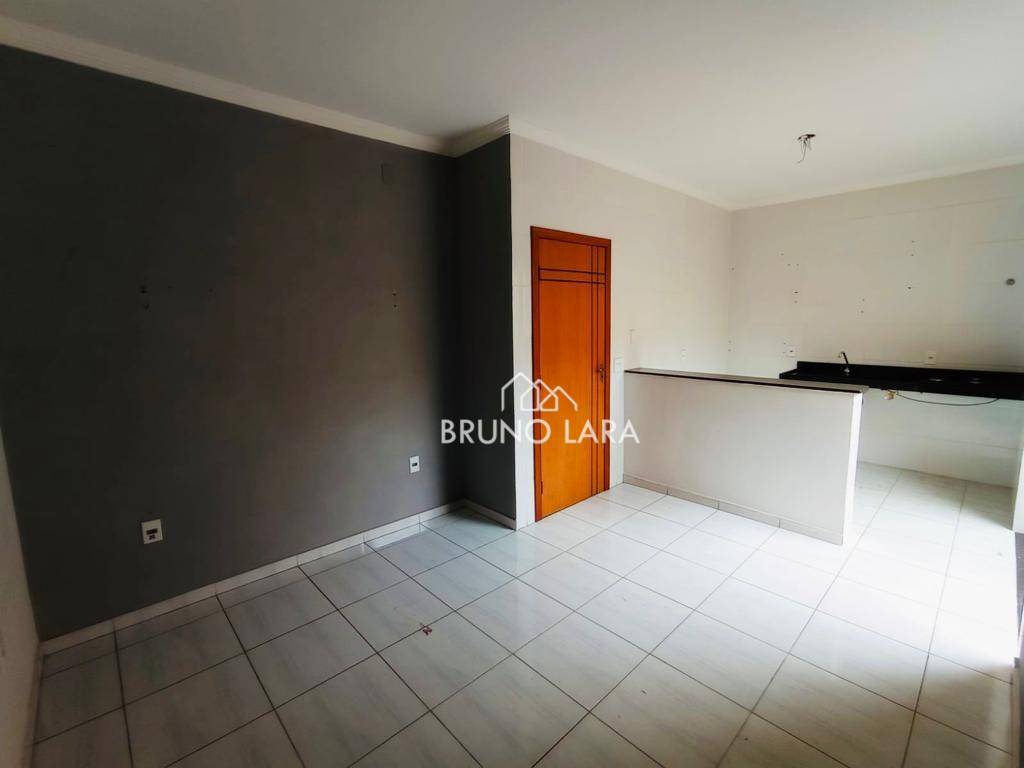 Casa à venda com 2 quartos, 60m² - Foto 3