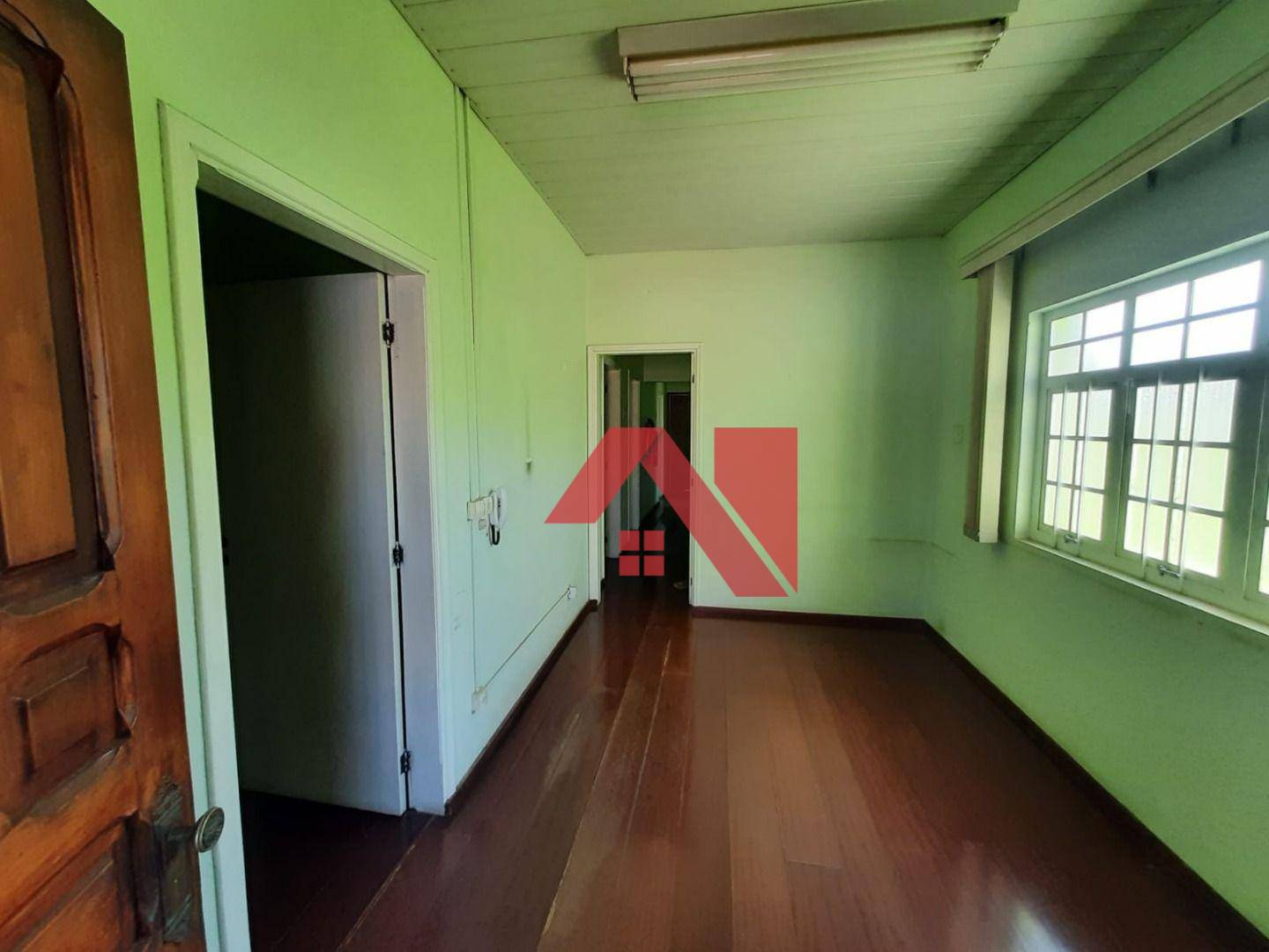 Casa à venda com 3 quartos, 110m² - Foto 1