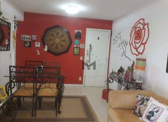 Apartamento à venda com 2 quartos, 70m² - Foto 3