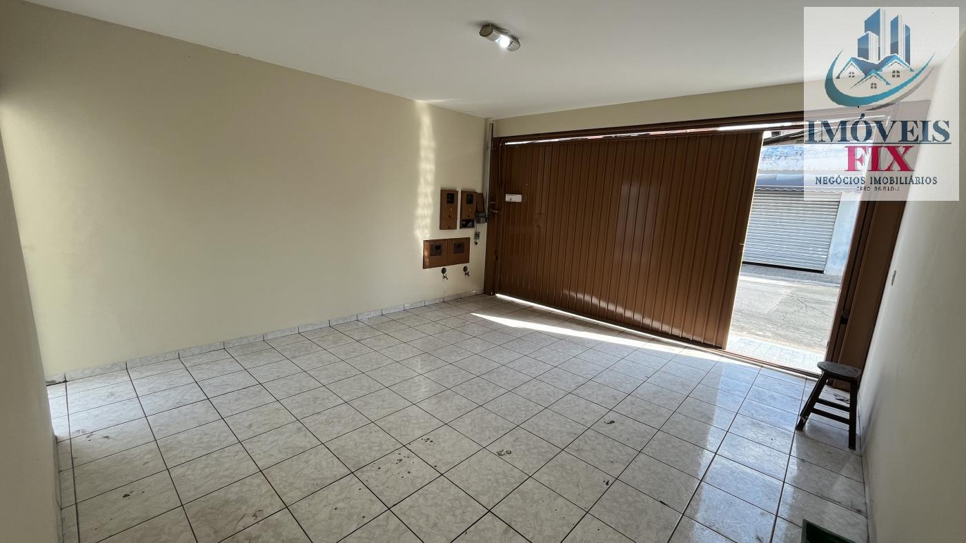 Casa à venda com 2 quartos, 200m² - Foto 1