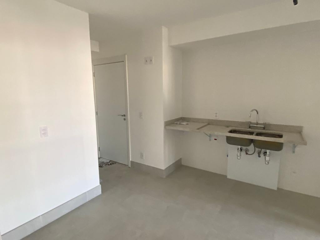 Apartamento à venda com 3 quartos, 147m² - Foto 2