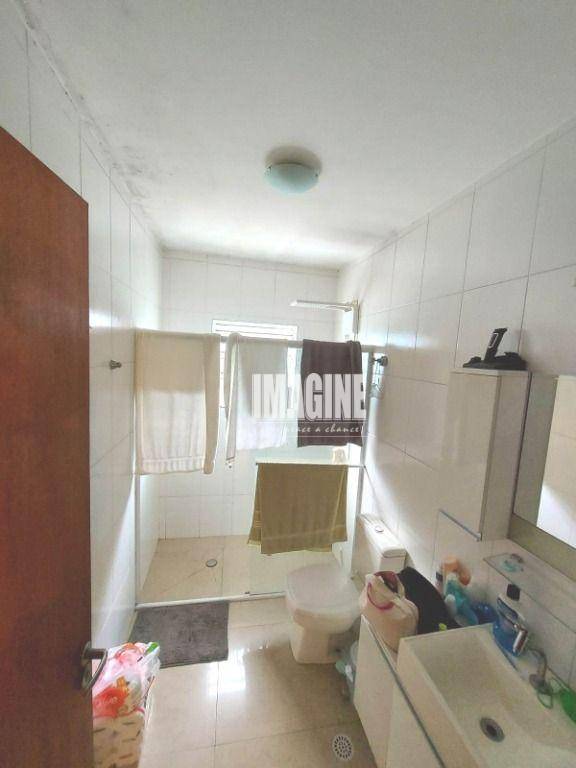 Casa à venda com 3 quartos, 200m² - Foto 11