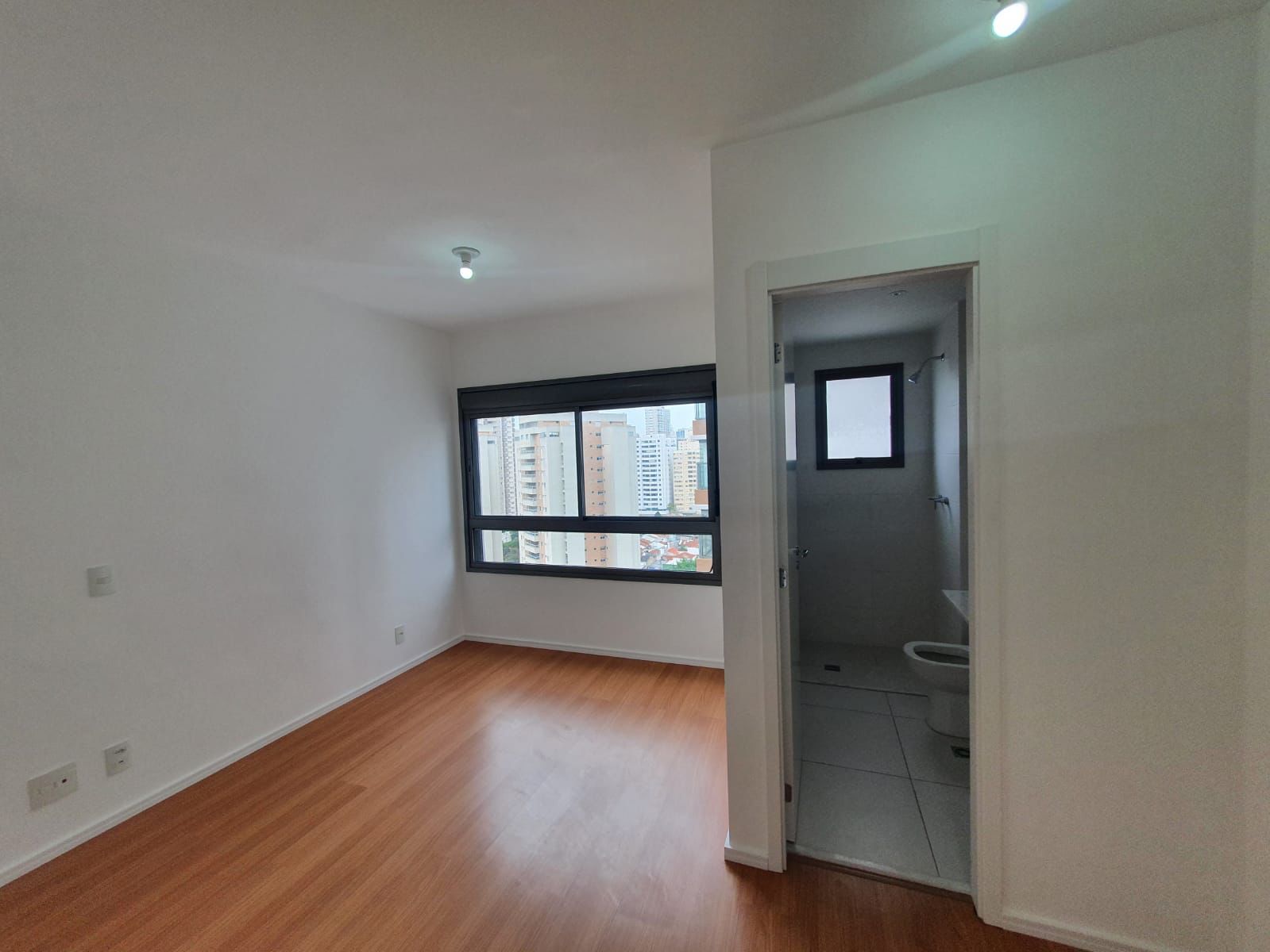 Apartamento à venda com 3 quartos, 105m² - Foto 2